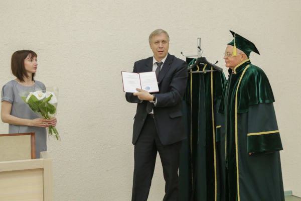 Награждение профессора Зиновьева Ф.В. за выдающиеся заслуги перед БГСХА