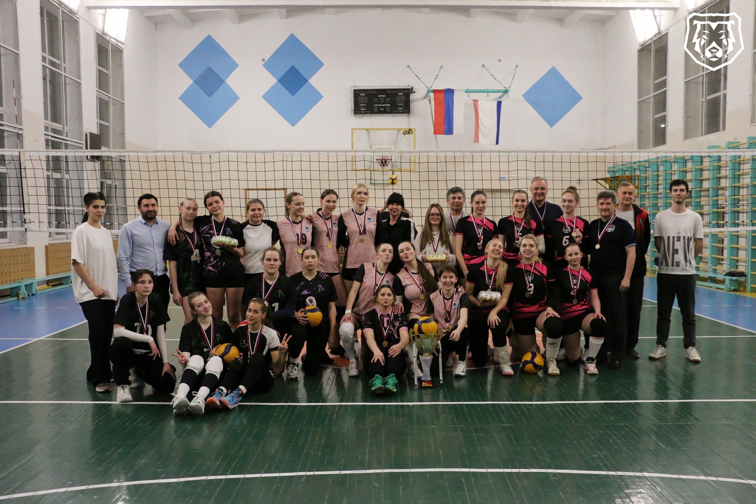 Женская сборная Института экономики и управления выиграла Первенство студенческой лиги Крыма по волейболу