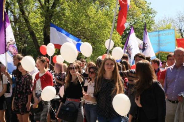 КФУ массовым праздничным шествием отметил Первомай
