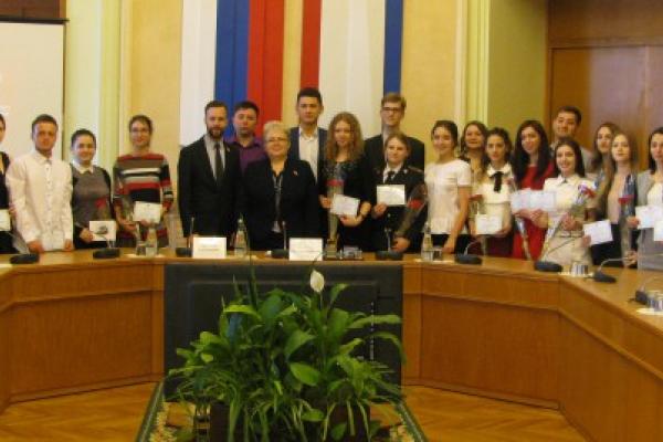 Вручение именных стипендий в Государственном Совете Республики Крым