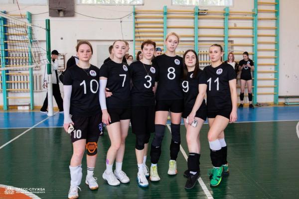 КОМАНДА ИНСТИТУТА ЭКОНОМИКИ И УПРАВЛЕНИЯ ЗАНЯЛА 2 МЕСТО НА ОТКРЫТОМ ЧЕМПИОНАТЕ «УНИВЕРЛИГА» ПО ВОЛЕЙБОЛУ СРЕДИ ЖЕНСКИХ КОМАНД