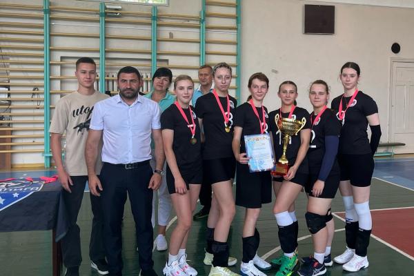 КОМАНДА ИНСТИТУТА ЭКОНОМИКИ И УПРАВЛЕНИЯ ЗАНЯЛА 1 МЕСТО В ОТКРЫТОМ КУБКЕ УНИВЕРСИТЕТА ПО ВОЛЕЙБОЛУ (ДЕВУШКИ), ПРИУРОЧЕННОМУ КО ДНЮ РОССИИ13:24