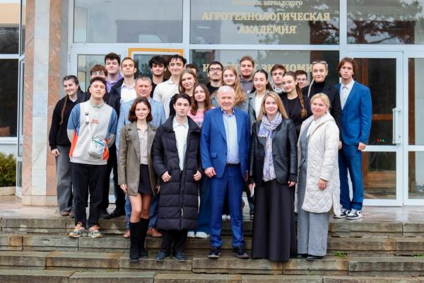 Просветительская лекция депутата Государственной Думы РФ, Председателя Совета Ассоциации банков России Анатолия Аксакова для студентов Института экономики и управления